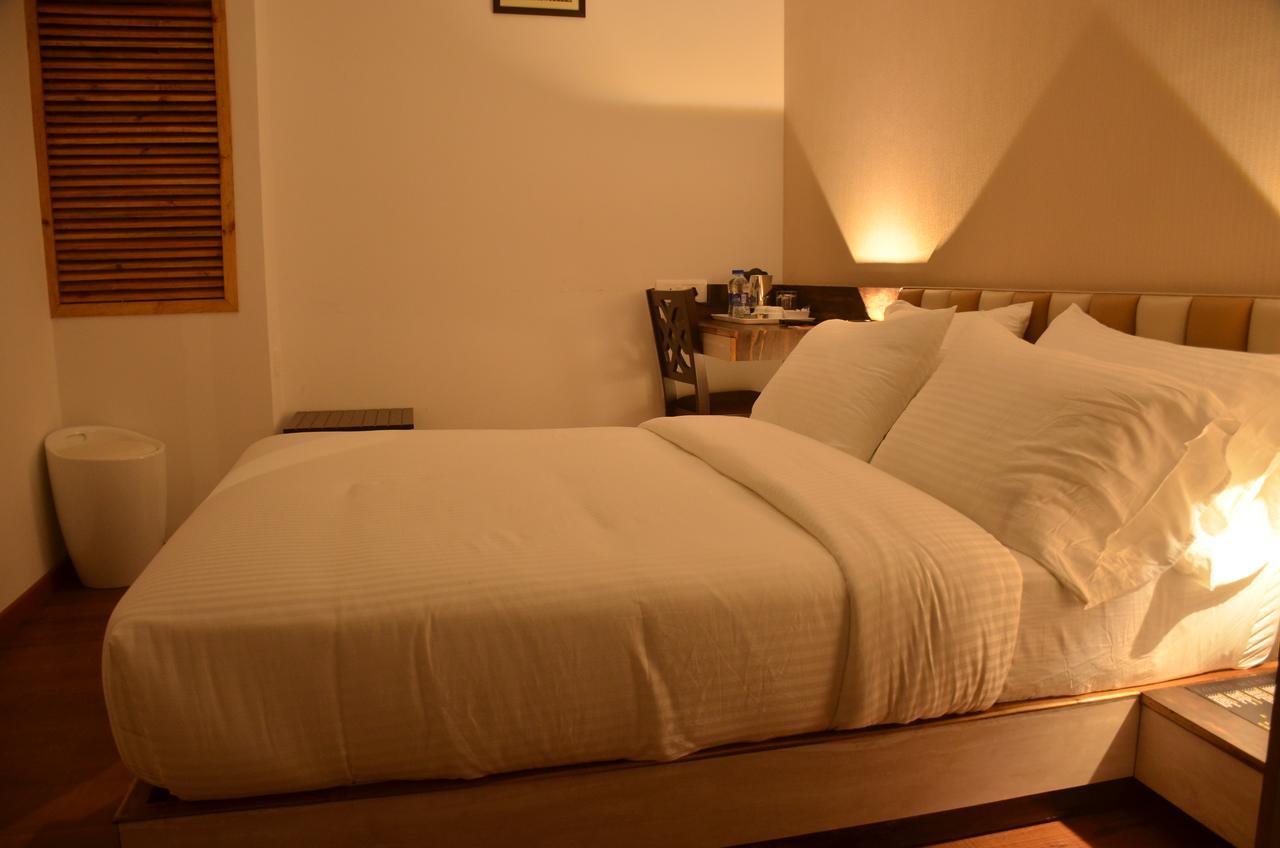 Hotel Aura Шиллонг Екстер'єр фото