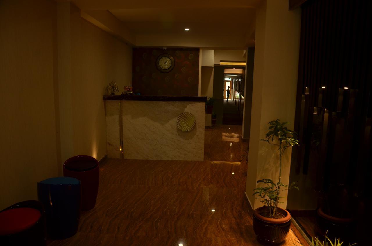 Hotel Aura Шиллонг Екстер'єр фото