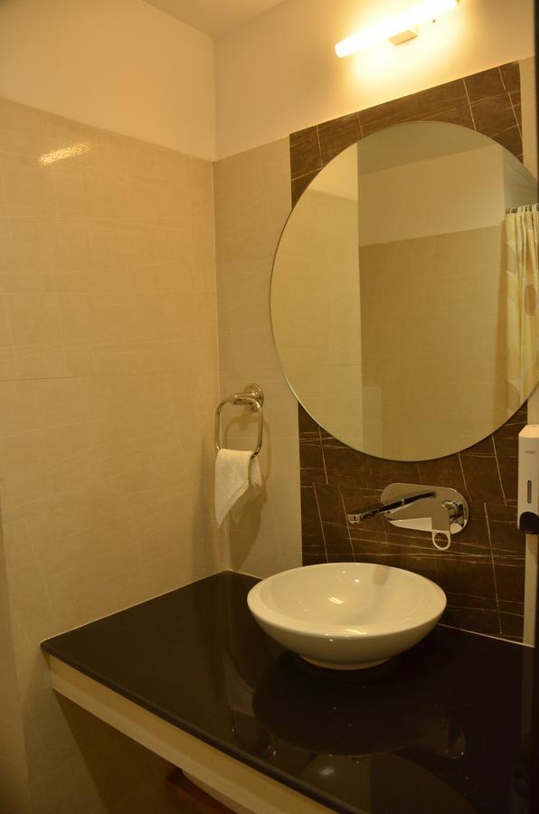 Hotel Aura Шиллонг Екстер'єр фото