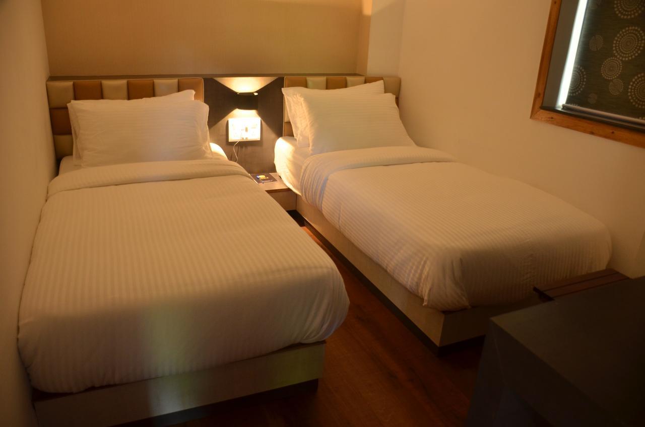 Hotel Aura Шиллонг Екстер'єр фото