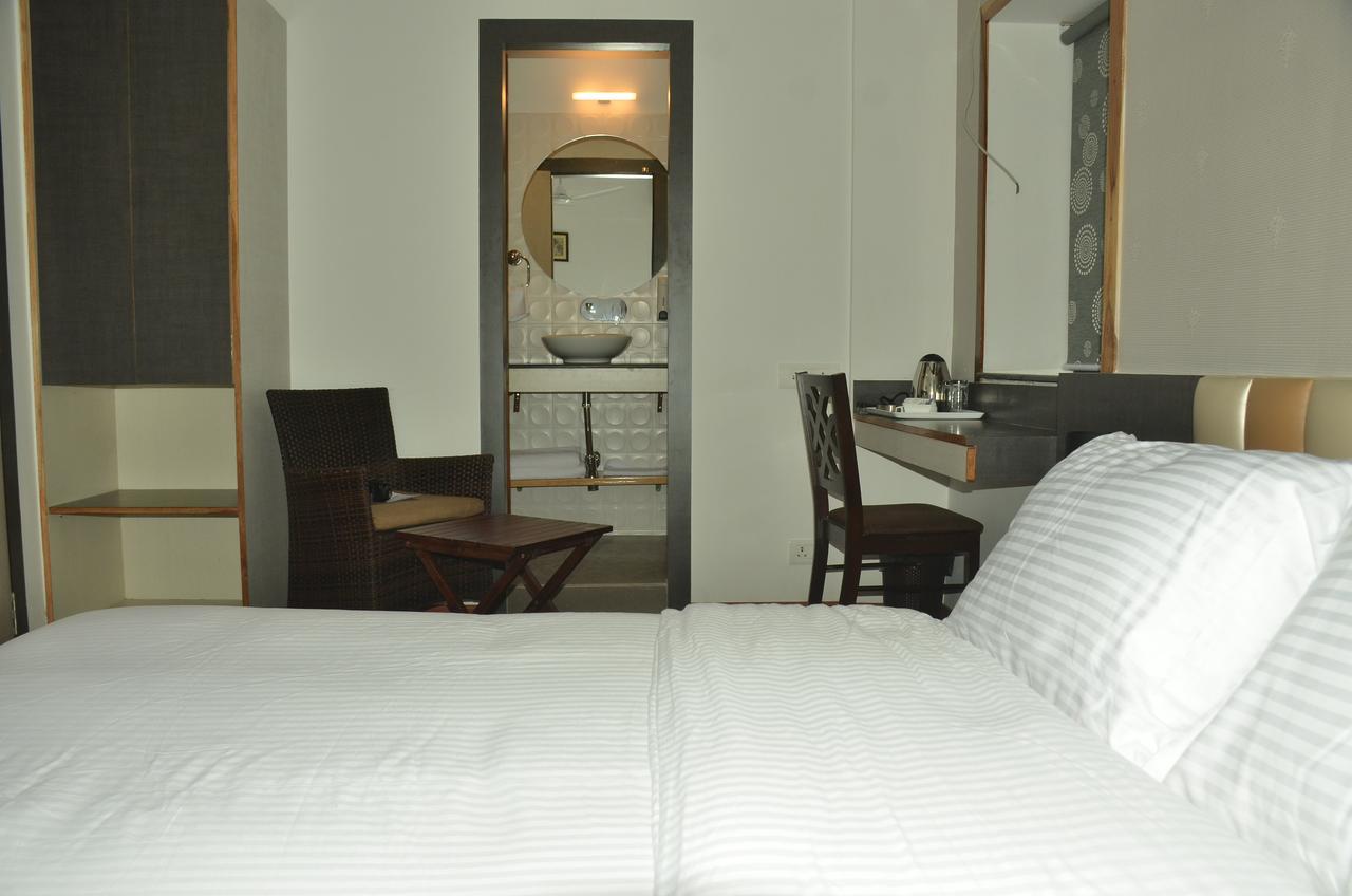 Hotel Aura Шиллонг Екстер'єр фото